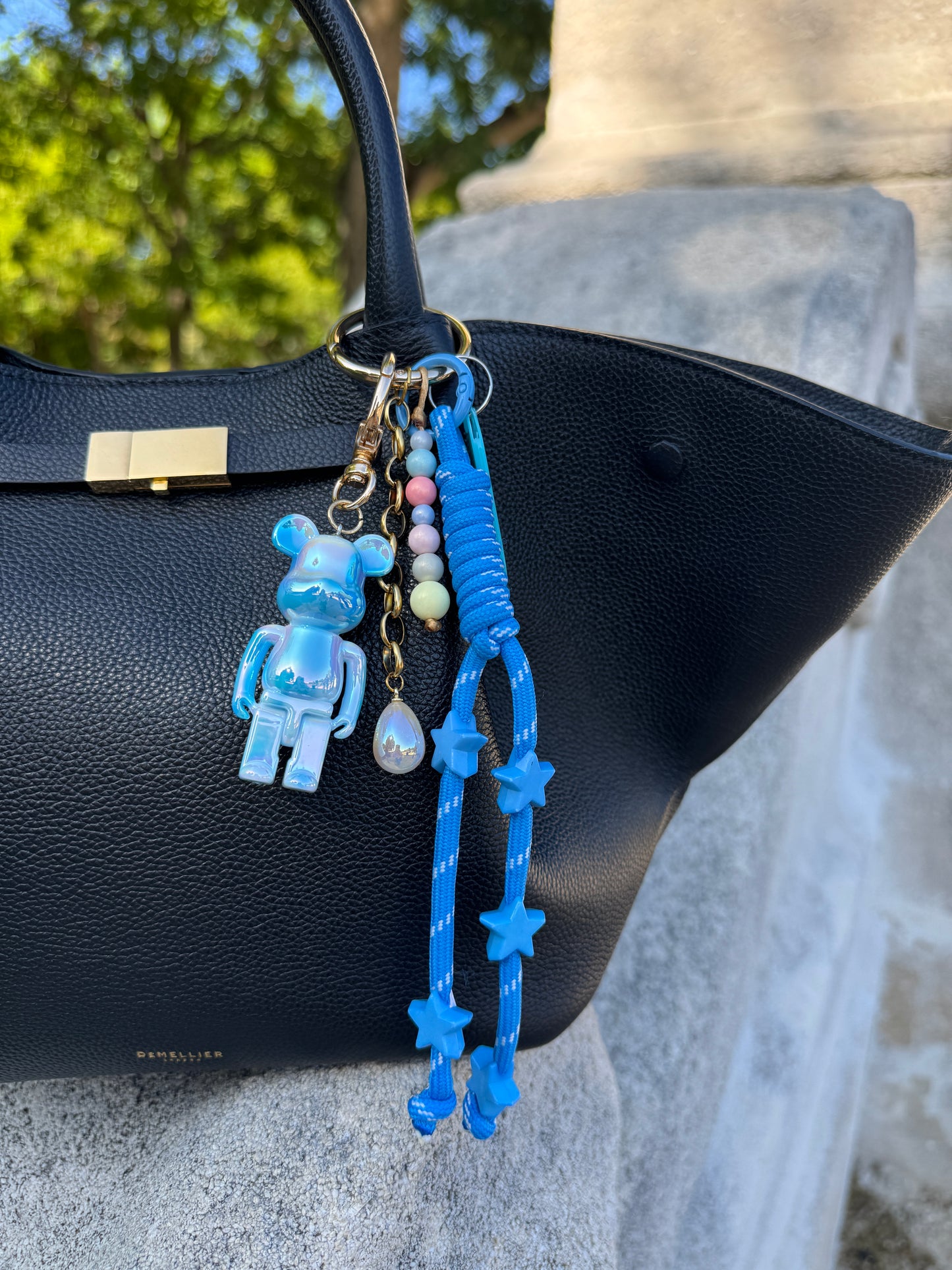 Grigri Trop Choubidou – Ourson bleu, cordon & étoiles