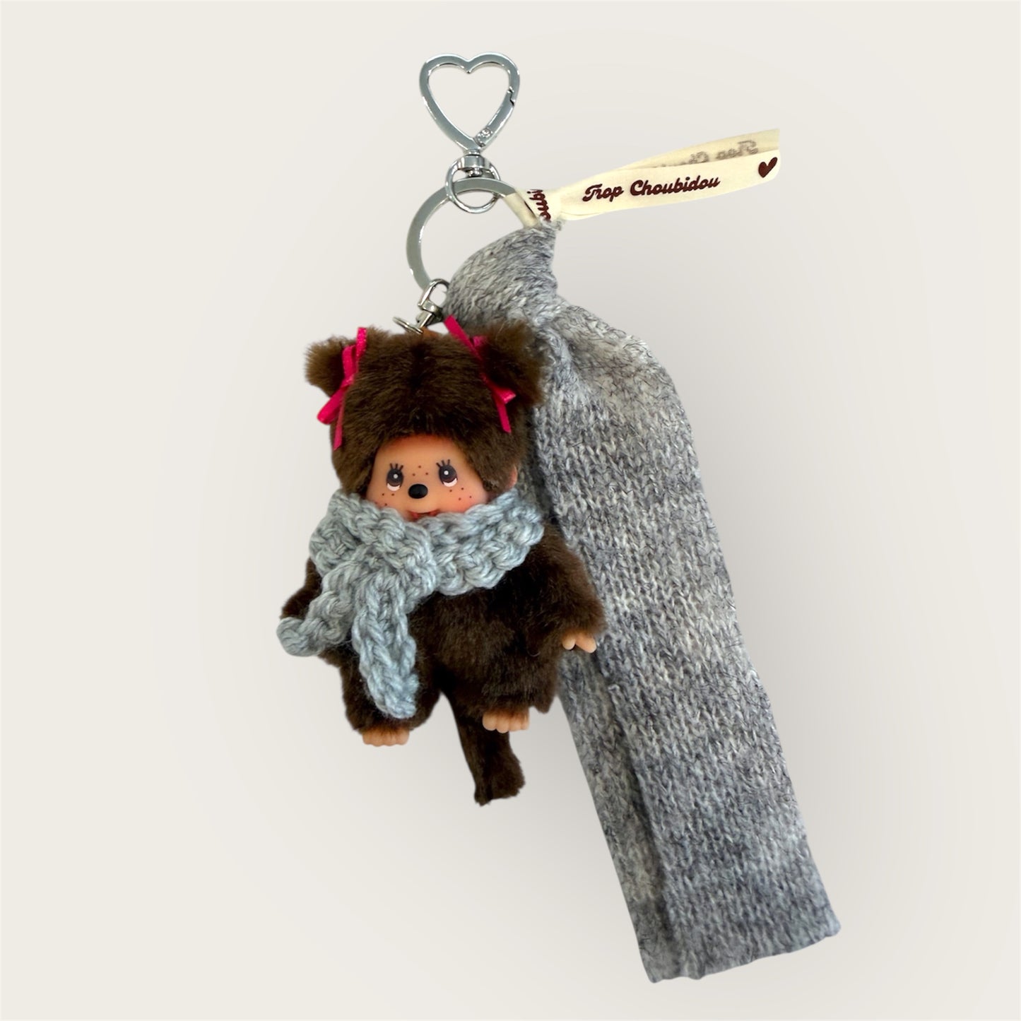 Grigri Monchhichi / Kiki – Écharpe crochet blanche & tissu laine gris chiné | Édition Hiver Trop Choubidou