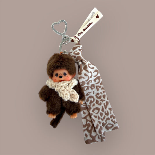 Grigri Monchhichi / Kiki – Écharpe crochet beige & tissu léopard| Édition Hiver Trop Choubidou