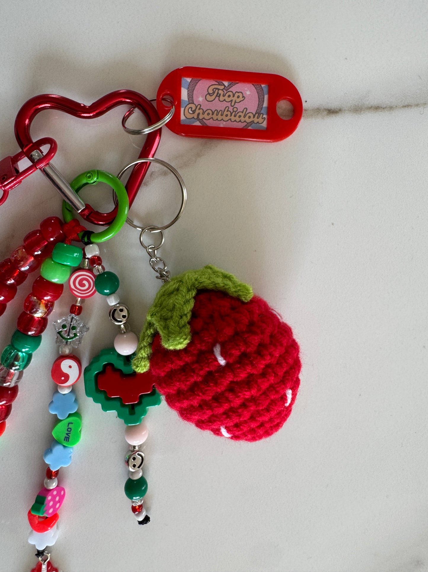 Grigri Fraise Lucky Pop – Porte-bonheur fait main –  Édition Trop Choubidou