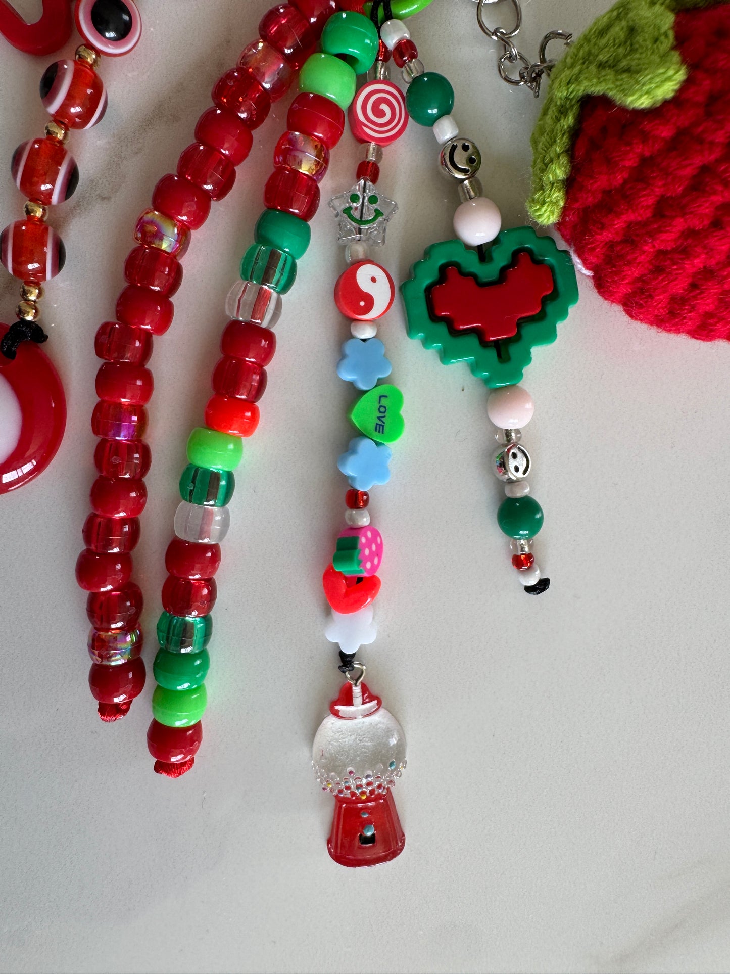 Grigri Fraise Lucky Pop – Porte-bonheur fait main –  Édition Trop Choubidou