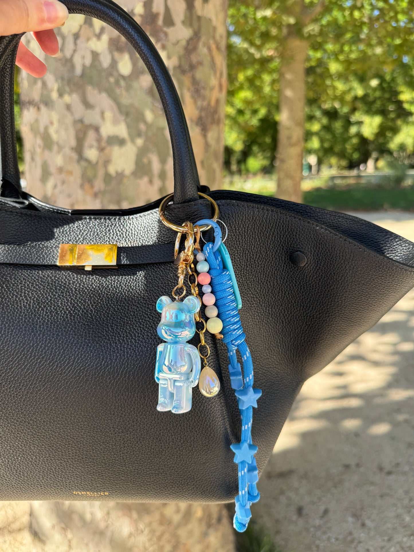 Grigri Trop Choubidou – Ourson bleu, cordon & étoiles