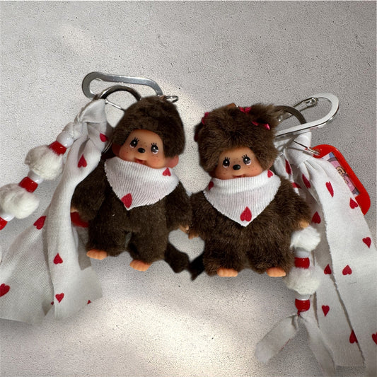 Grigri Monchhichi avec cœurs rouges – Tissu jersey | Édition Trop Choubidou