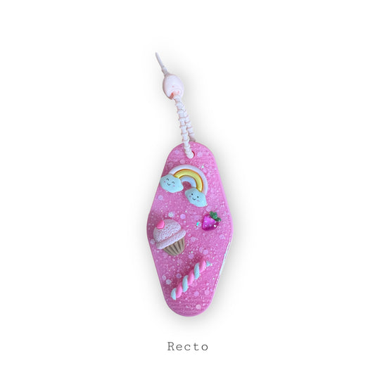 Porte-clés Motel Gourmandise Rose – Cupcake & Rainbow | Édition Trop Choubidou