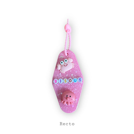 Porte-clés Motel Rose “Bisous” – Crabe & Poulpe Kawaï | Déco Résine Fait Main | Édition Trop Choubidou