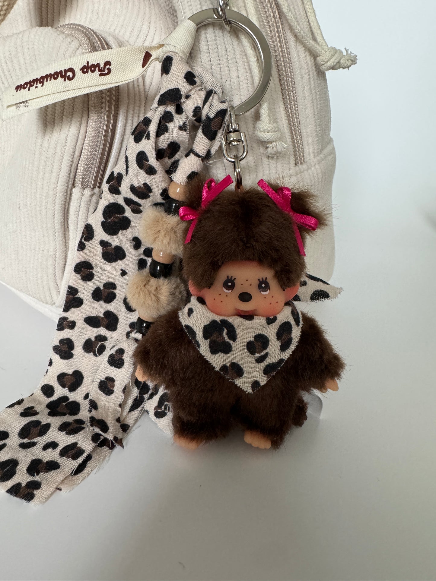 Grigri Monchhichi / Kiki – Léopard Gaze de Coton | Mousqueton cœur